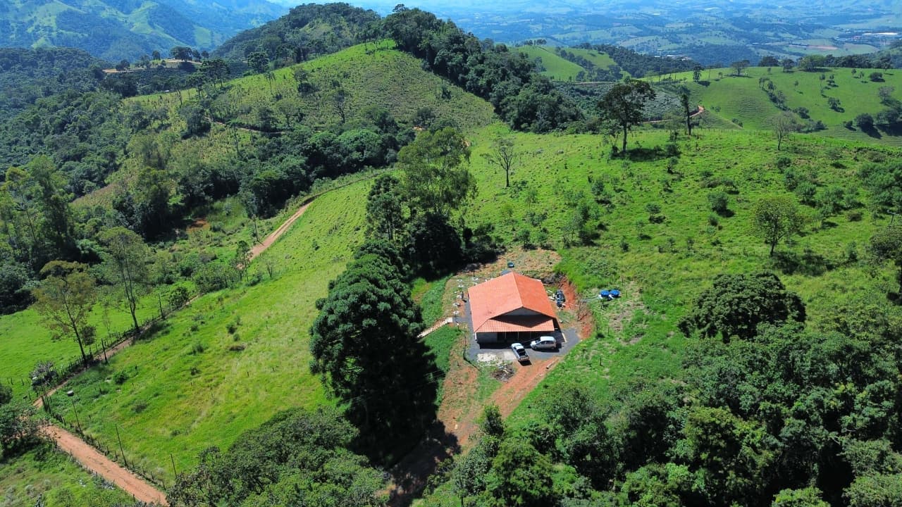 🏡 Lindo Sitío a venda em Cambuí – Serra do Cabral | 24.200m² de área total