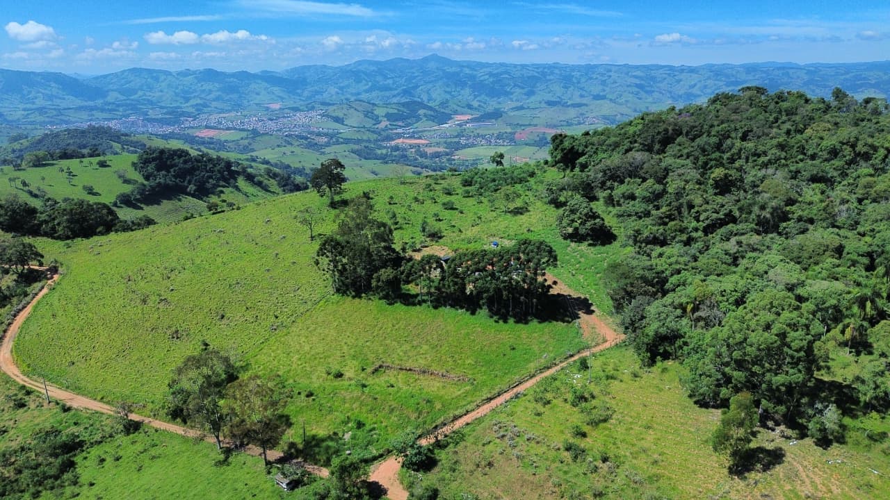 🏡 Lindo Sitío a venda em Cambuí – Serra do Cabral | 24.200m² de área total