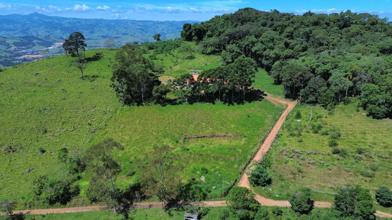 🏡 Lindo Sitío a venda em Cambuí – Serra do Cabral | 24.200m² de área total