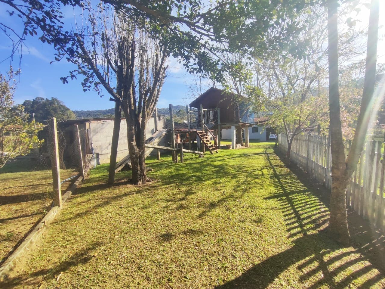 ✨ CHÁCARA EXCLUSIVA À VENDA – ALTO PADRÃO ✨ 📍 Extrema /MG📐 Área total: 5.069 m² 🏗️ Área construída: 400 m² 📄 Documentação: Escritura ✔️ 🪑 Venda: Porteira fechada