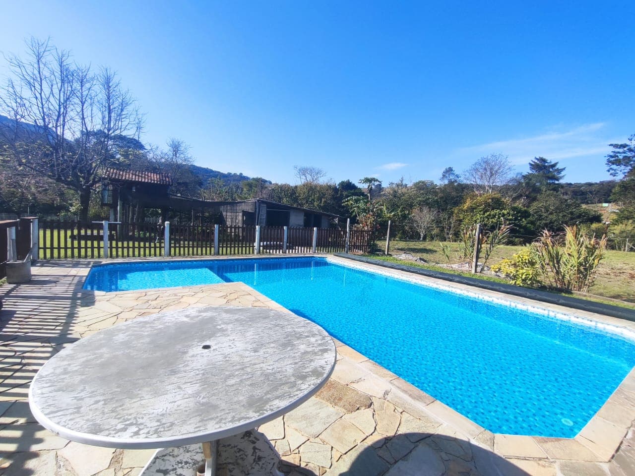 ✨ CHÁCARA EXCLUSIVA À VENDA – ALTO PADRÃO ✨ 📍 Extrema /MG📐 Área total: 5.069 m² 🏗️ Área construída: 400 m² 📄 Documentação: Escritura ✔️ 🪑 Venda: Porteira fechada