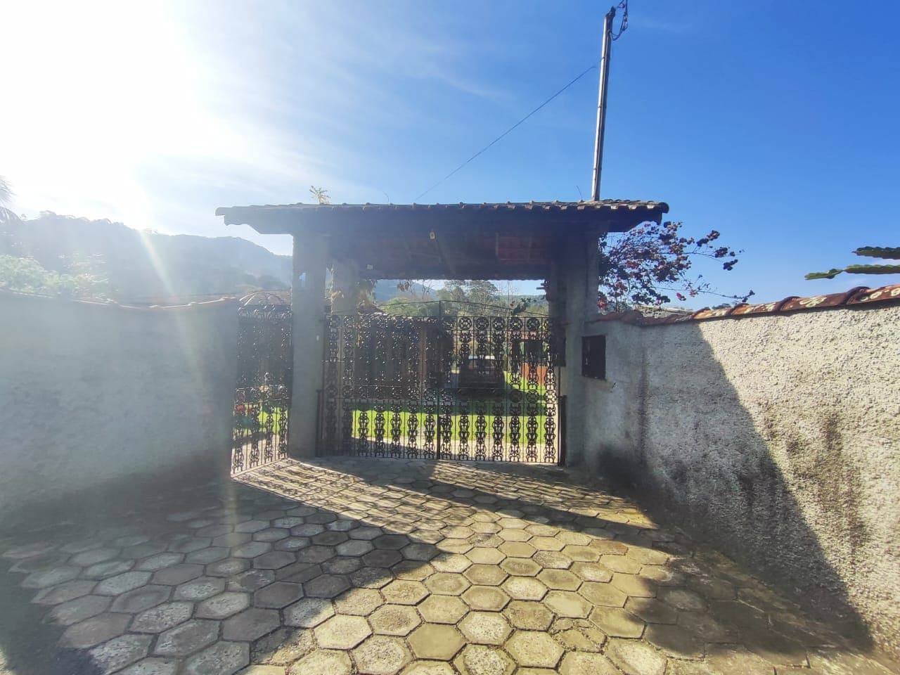 ✨ CHÁCARA EXCLUSIVA À VENDA – ALTO PADRÃO ✨ 📍 Extrema /MG📐 Área total: 5.069 m² 🏗️ Área construída: 400 m² 📄 Documentação: Escritura ✔️ 🪑 Venda: Porteira fechada
