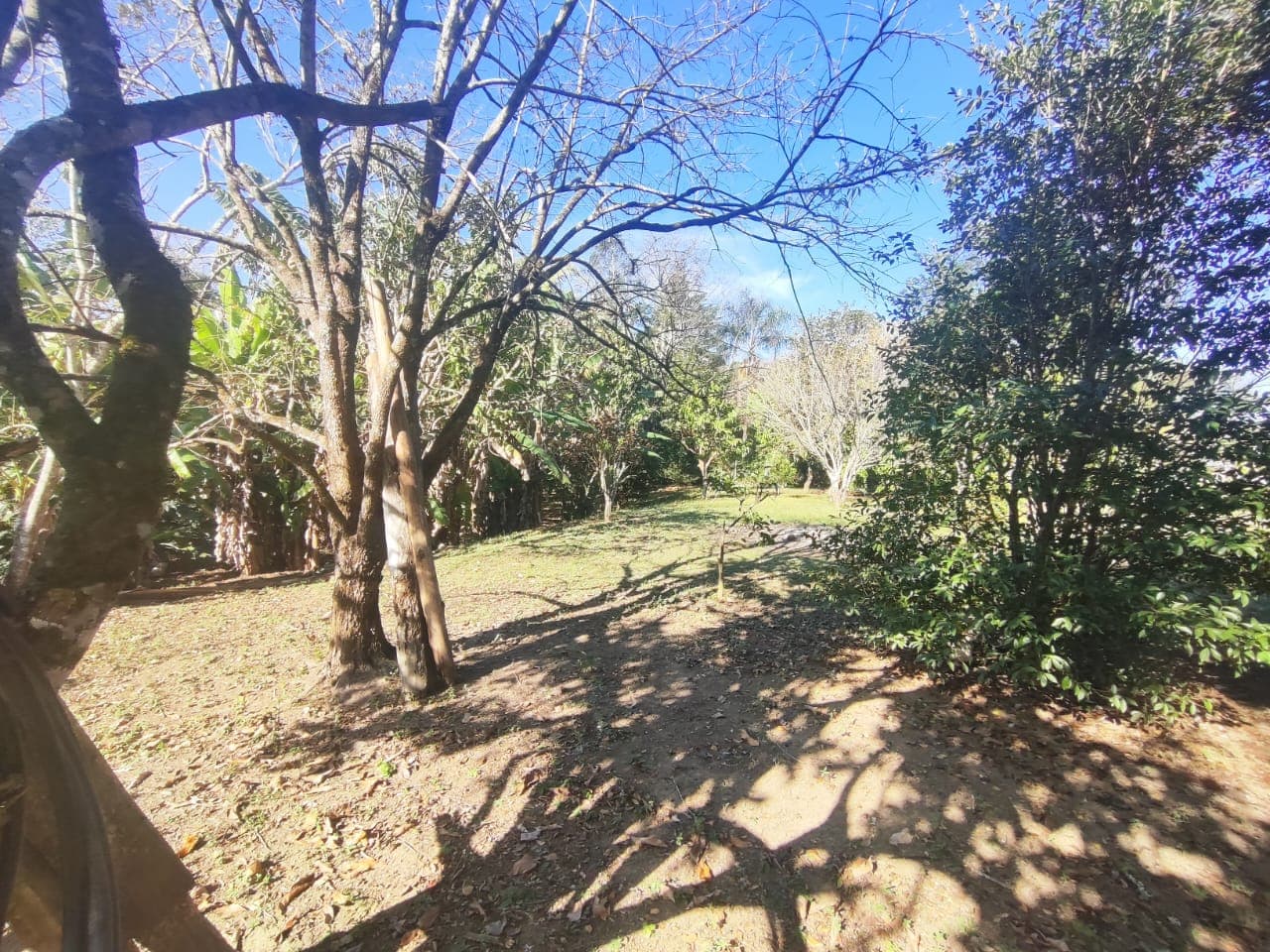 ✨ CHÁCARA EXCLUSIVA À VENDA – ALTO PADRÃO ✨ 📍 Extrema /MG📐 Área total: 5.069 m² 🏗️ Área construída: 400 m² 📄 Documentação: Escritura ✔️ 🪑 Venda: Porteira fechada
