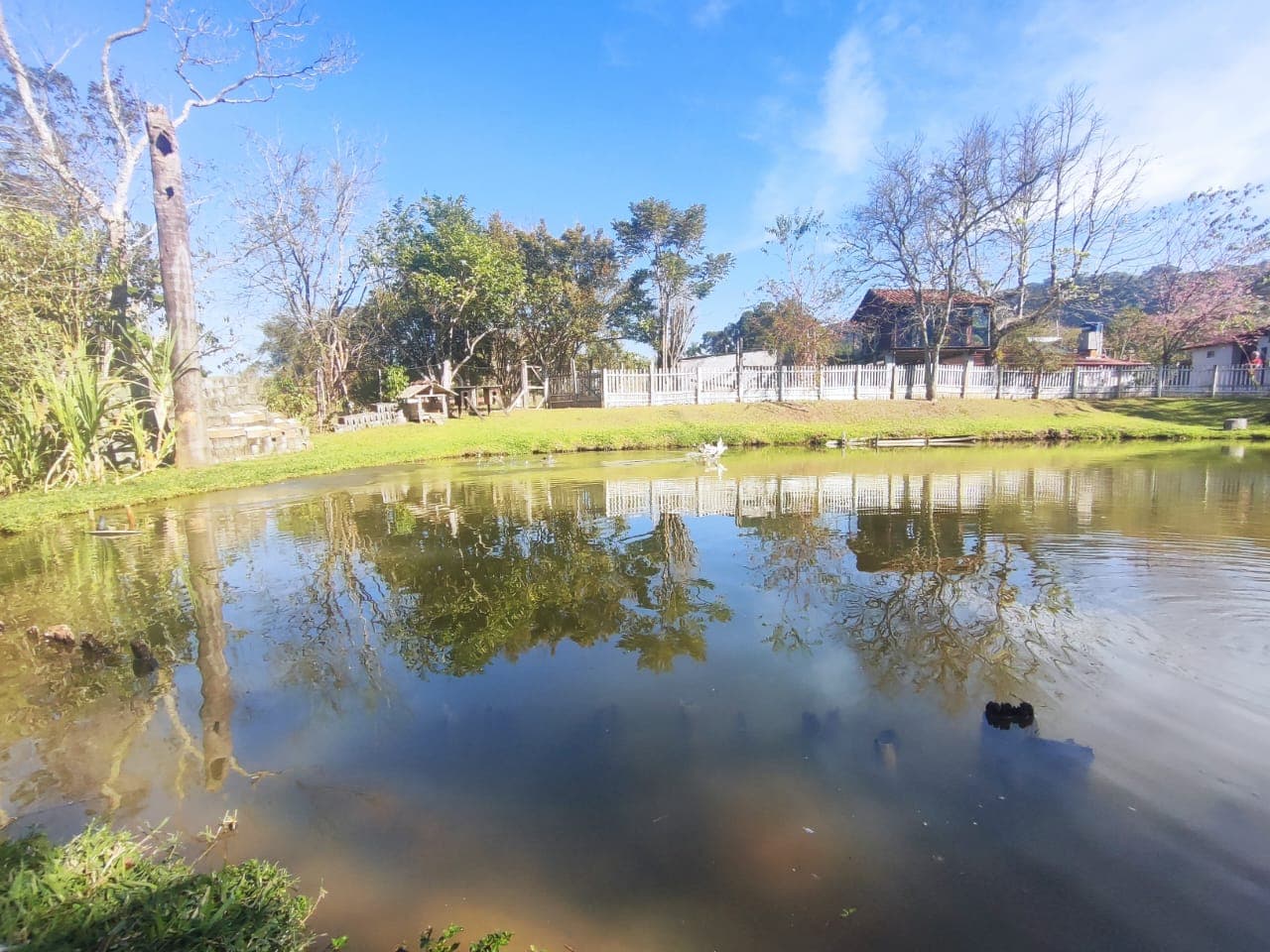 ✨ CHÁCARA EXCLUSIVA À VENDA – ALTO PADRÃO ✨ 📍 Extrema /MG📐 Área total: 5.069 m² 🏗️ Área construída: 400 m² 📄 Documentação: Escritura ✔️ 🪑 Venda: Porteira fechada
