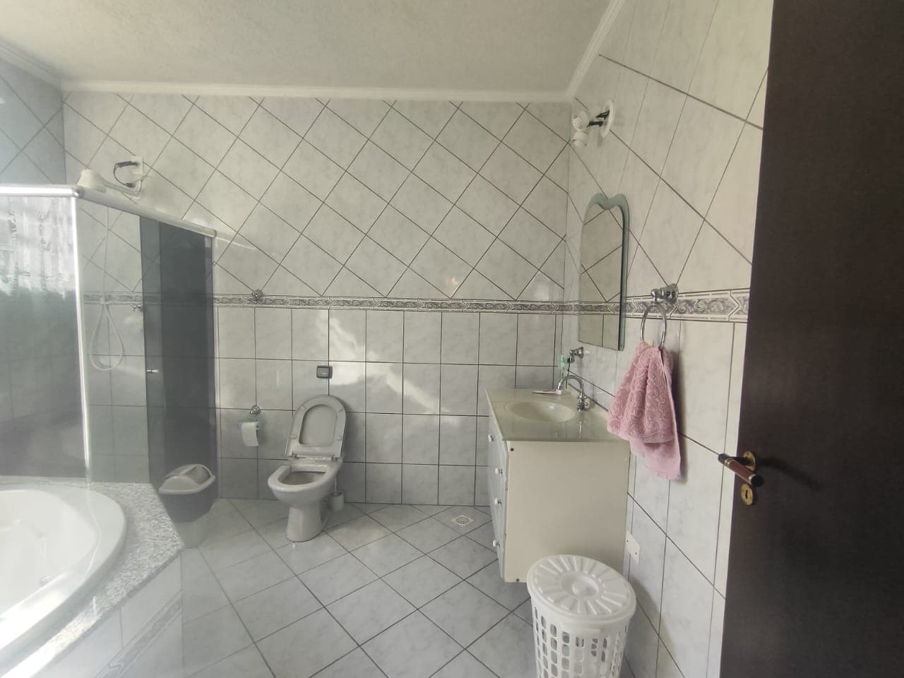✨ CHÁCARA EXCLUSIVA À VENDA – ALTO PADRÃO ✨ 📍 Extrema /MG📐 Área total: 5.069 m² 🏗️ Área construída: 400 m² 📄 Documentação: Escritura ✔️ 🪑 Venda: Porteira fechada