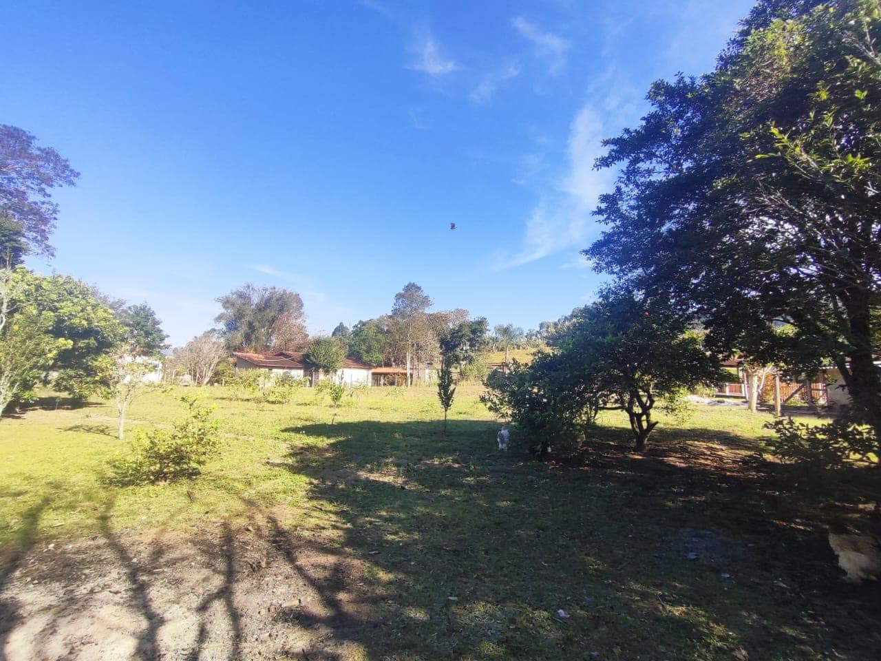 ✨ CHÁCARA EXCLUSIVA À VENDA – ALTO PADRÃO ✨ 📍 Extrema /MG📐 Área total: 5.069 m² 🏗️ Área construída: 400 m² 📄 Documentação: Escritura ✔️ 🪑 Venda: Porteira fechada