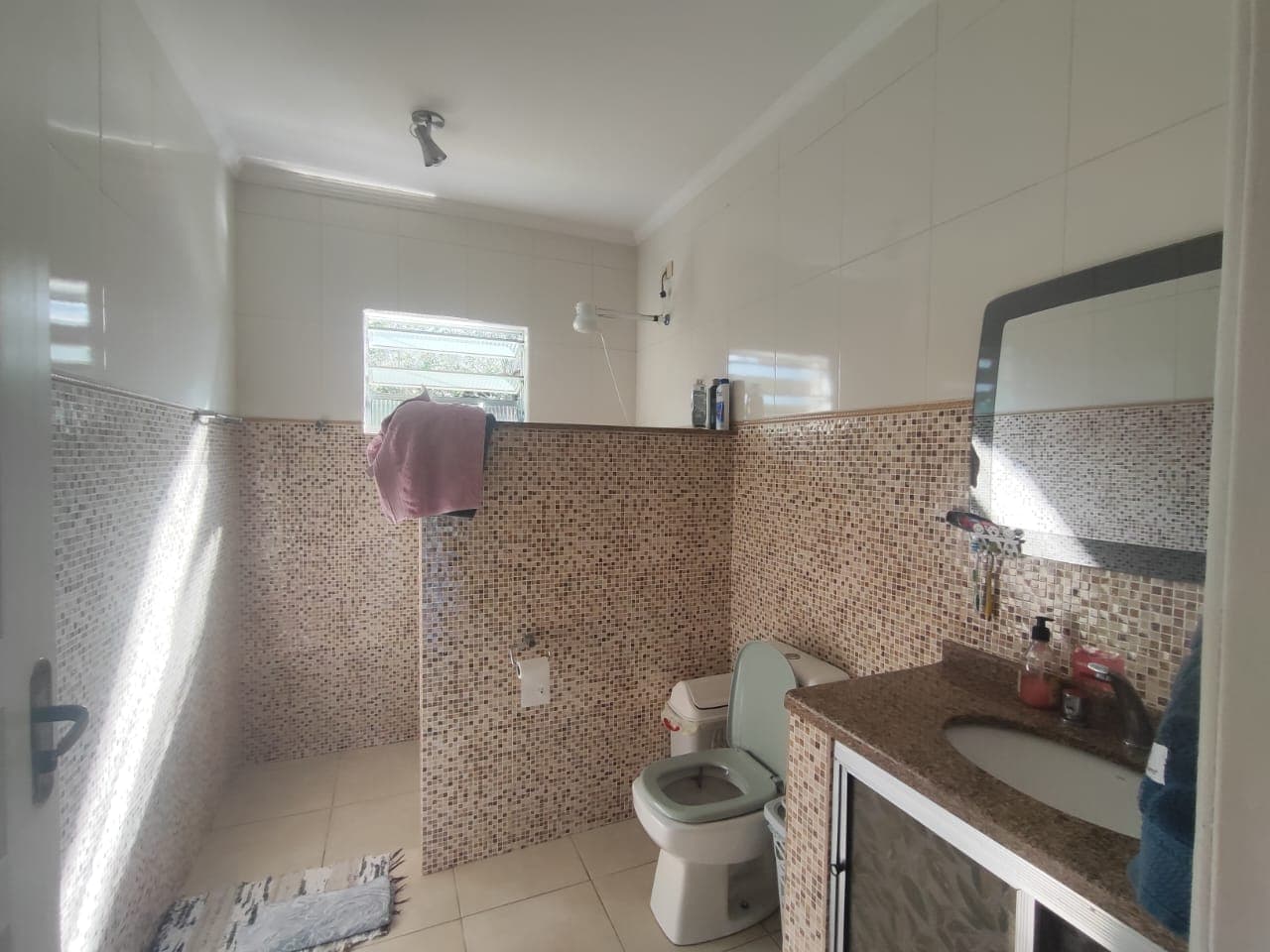 ✨ CHÁCARA EXCLUSIVA À VENDA – ALTO PADRÃO ✨ 📍 Extrema /MG📐 Área total: 5.069 m² 🏗️ Área construída: 400 m² 📄 Documentação: Escritura ✔️ 🪑 Venda: Porteira fechada