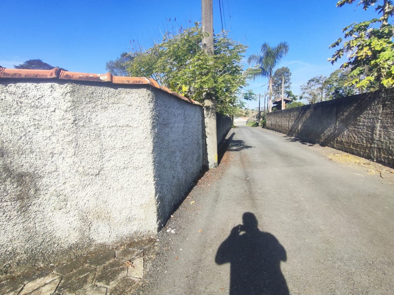 ✨ CHÁCARA EXCLUSIVA À VENDA – ALTO PADRÃO ✨ 📍 Extrema /MG📐 Área total: 5.069 m² 🏗️ Área construída: 400 m² 📄 Documentação: Escritura ✔️ 🪑 Venda: Porteira fechada