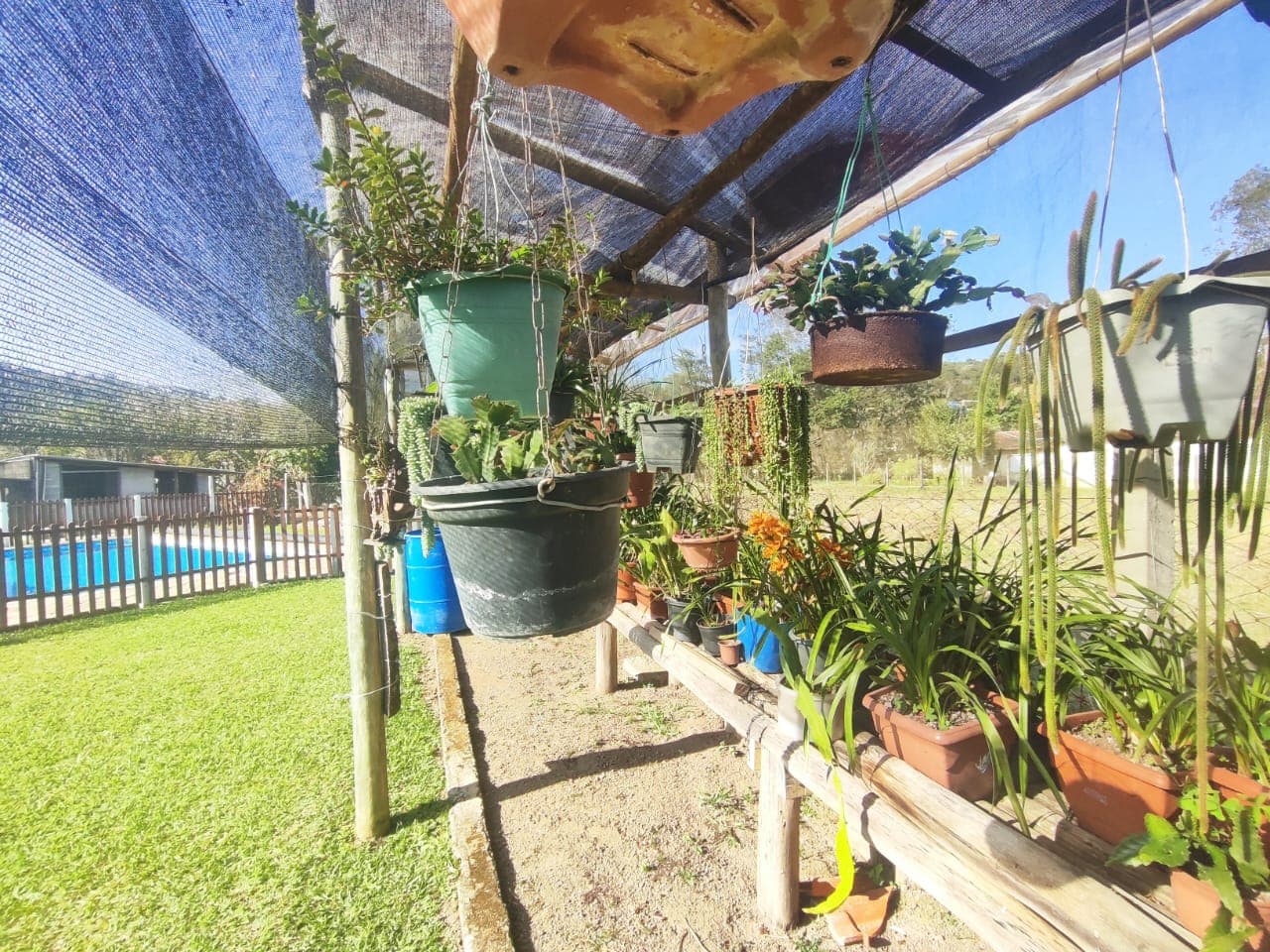 ✨ CHÁCARA EXCLUSIVA À VENDA – ALTO PADRÃO ✨ 📍 Extrema /MG📐 Área total: 5.069 m² 🏗️ Área construída: 400 m² 📄 Documentação: Escritura ✔️ 🪑 Venda: Porteira fechada