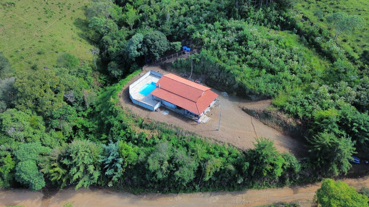 🌿🏡 CHÁCARA À VENDA EM TOLEDO – MG 🏡🌿🌳 Área total de 5.300 m²