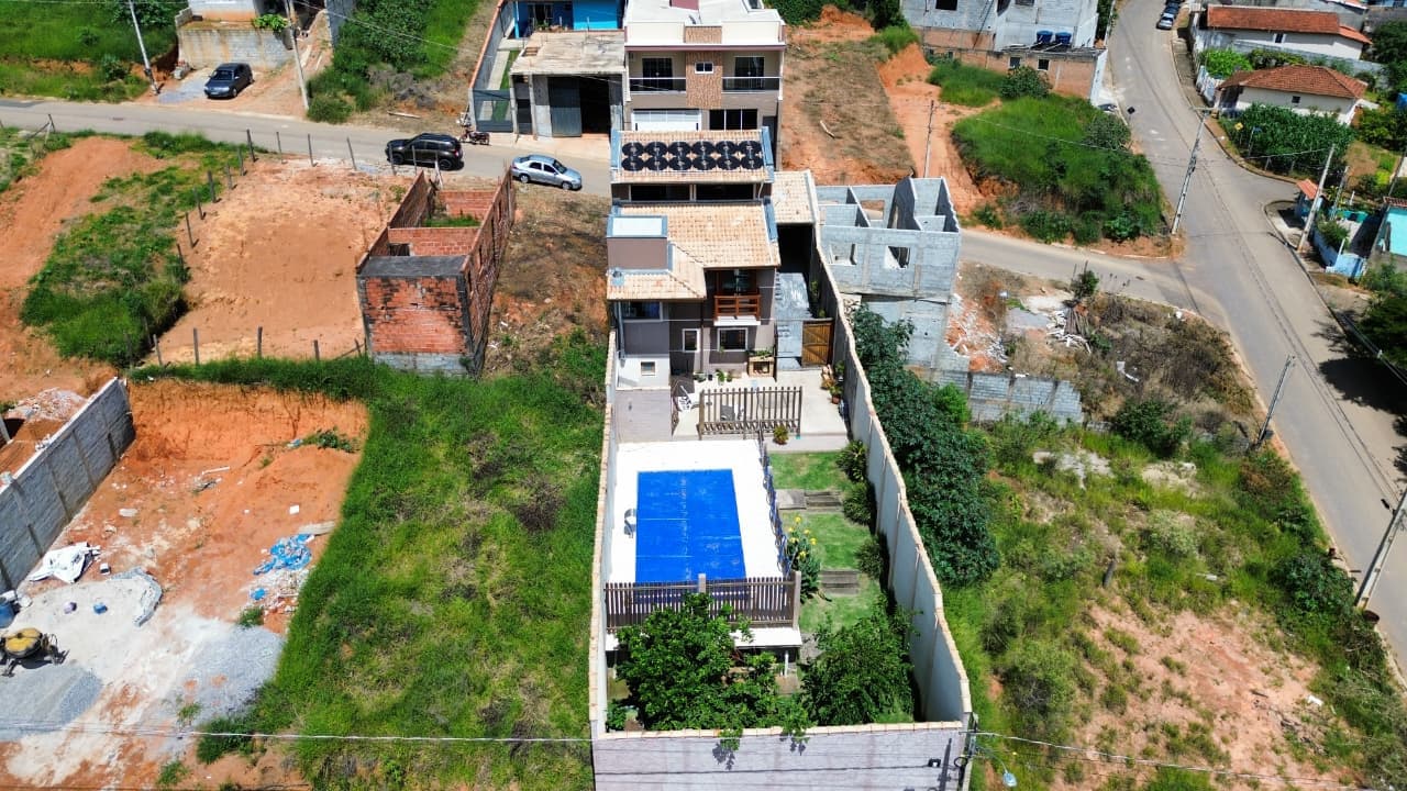 Oportunidade: Casa à Venda no Bairro dos Pereiras
