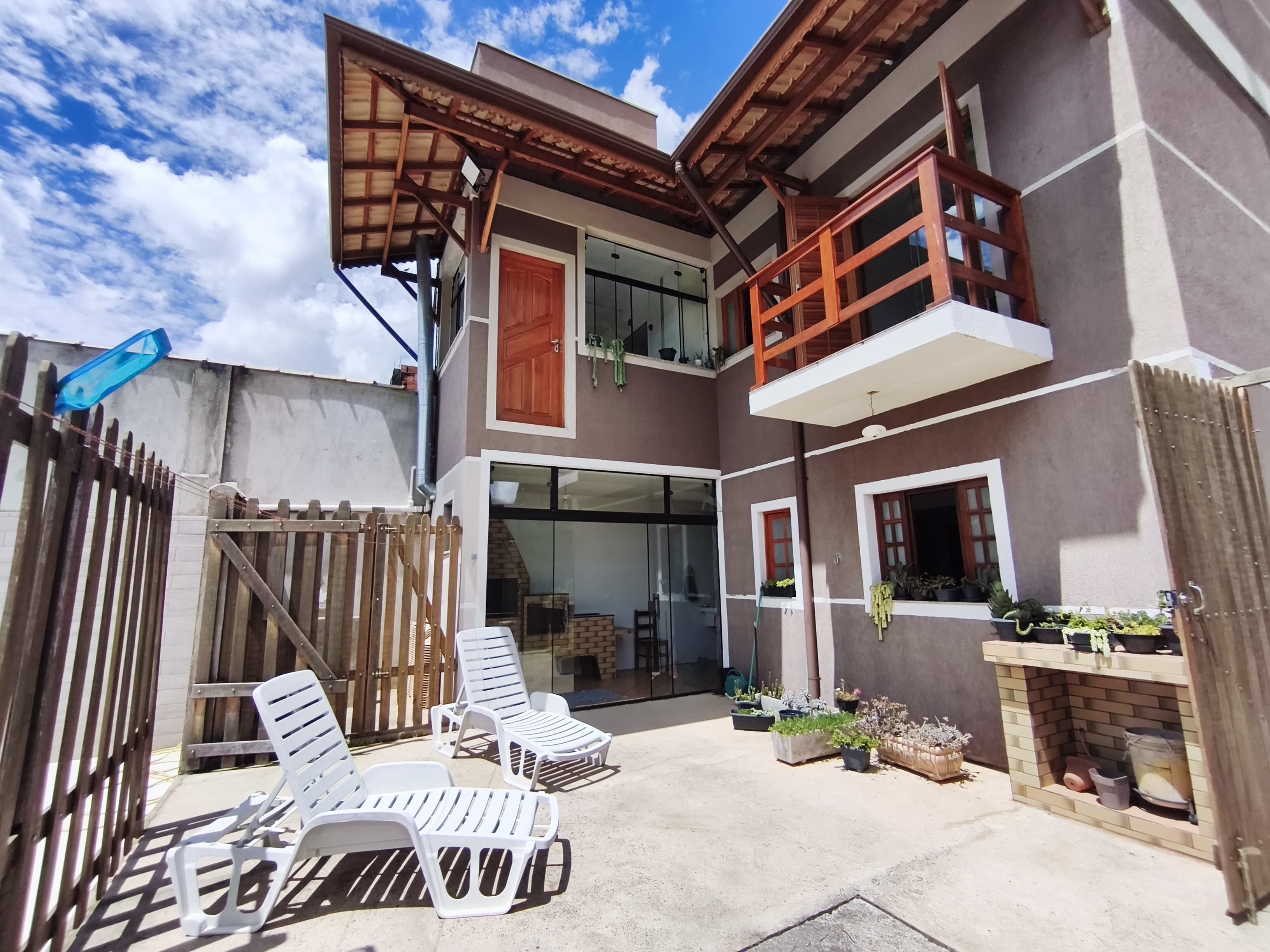 Oportunidade: Casa à Venda no Bairro dos Pereiras