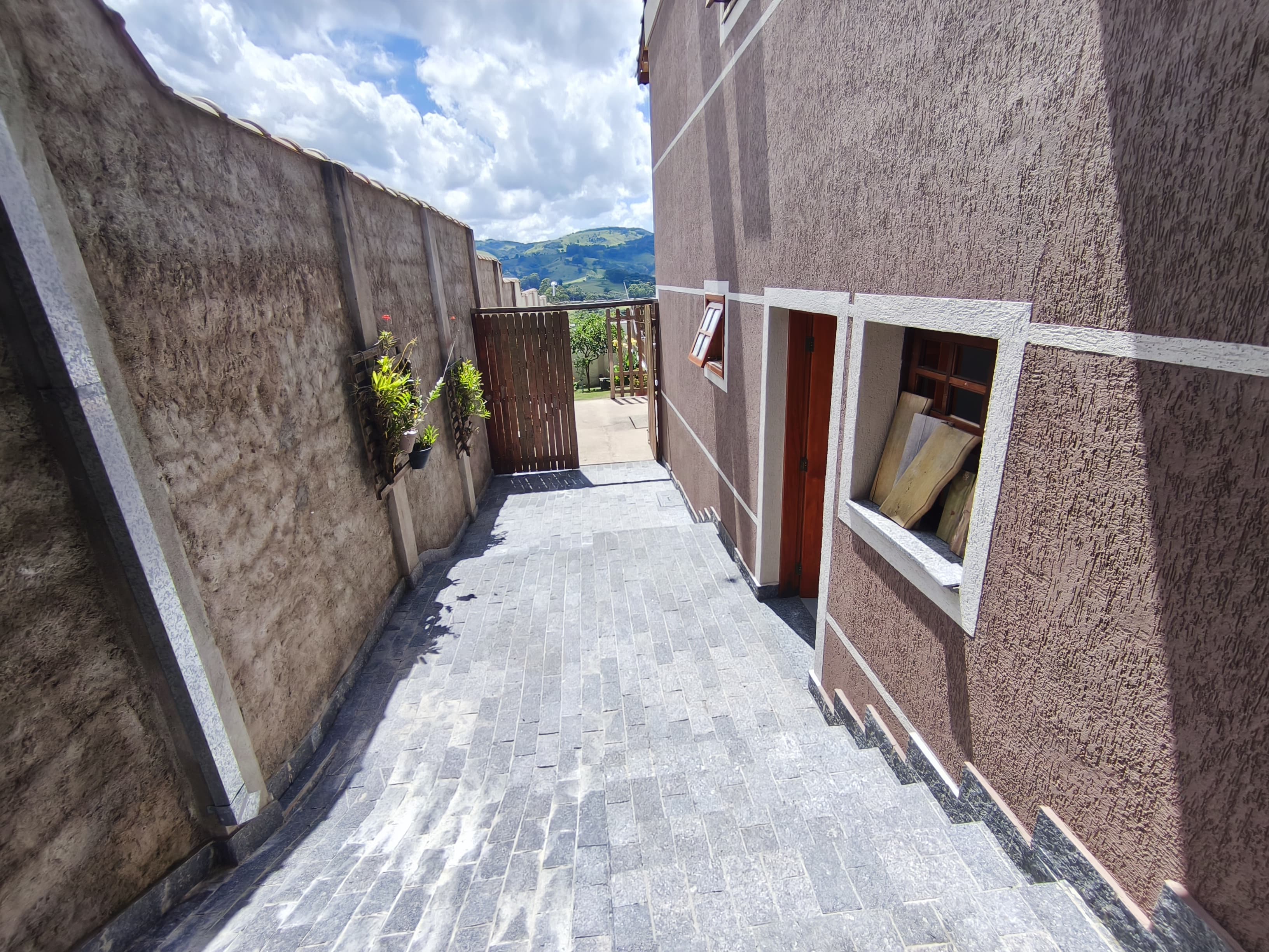 Oportunidade: Casa à Venda no Bairro dos Pereiras