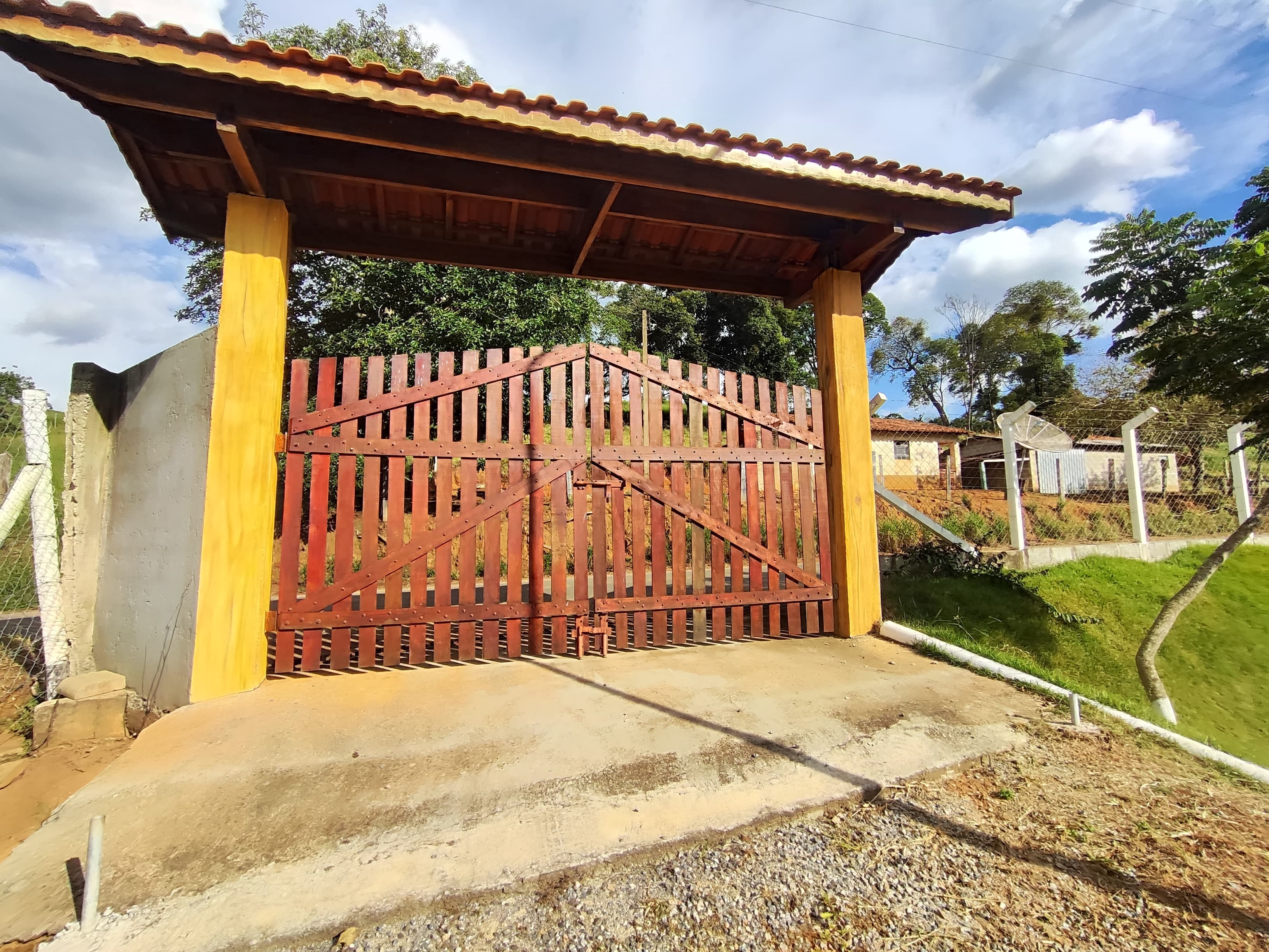 CHÁCARA À VENDA EM TOLEDO – MG