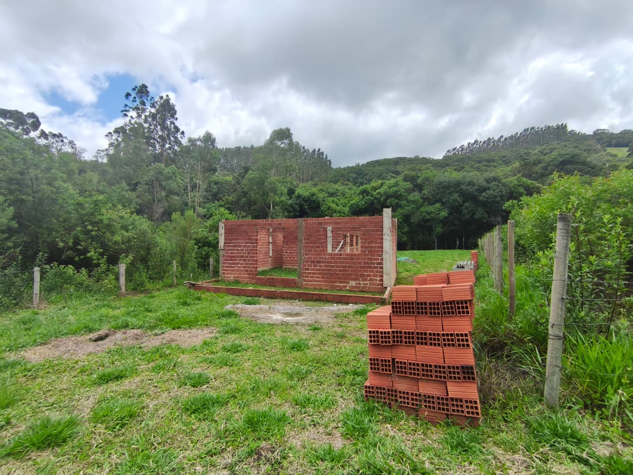 CHÁCARA À VENDA – MUNHOZ/MG 1000 mts