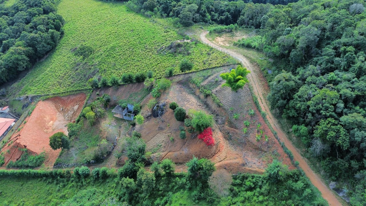 🌄 TERRENO À VENDA EM TOLEDO – MG 🌄 📐 Área total de 2.275 m²