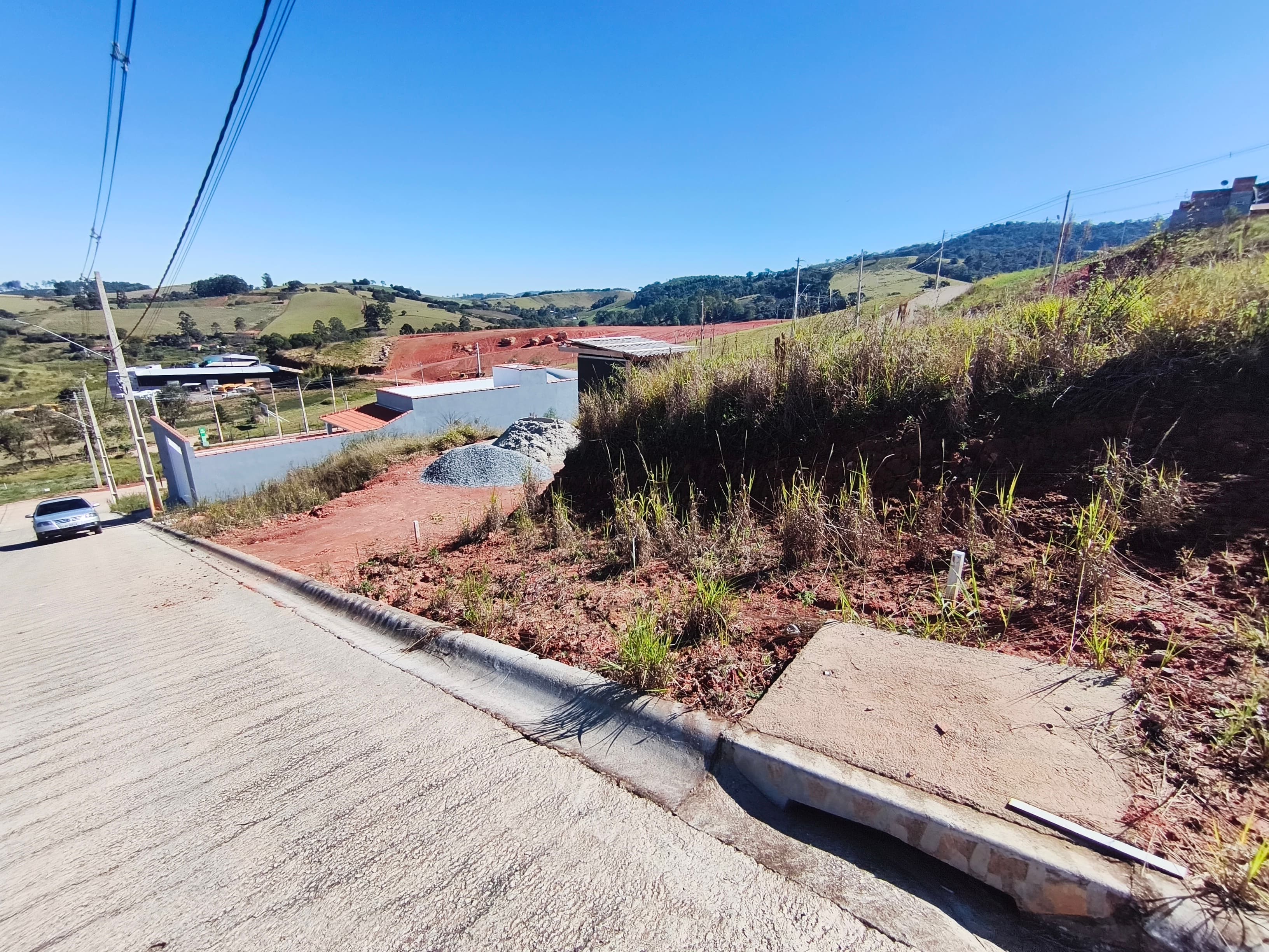 LOTE À VENDA EM TOLEDO/MG
