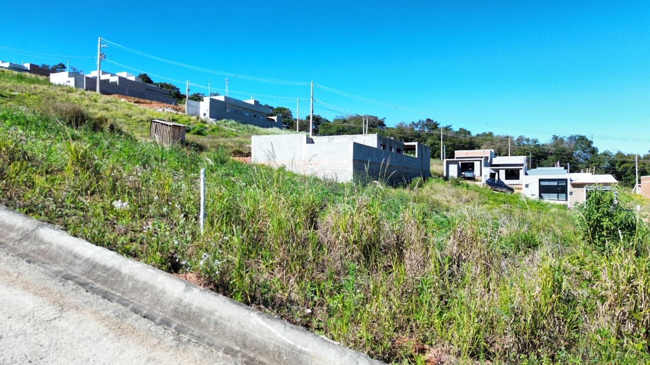 LOTE À VENDA EM TOLEDO/MG