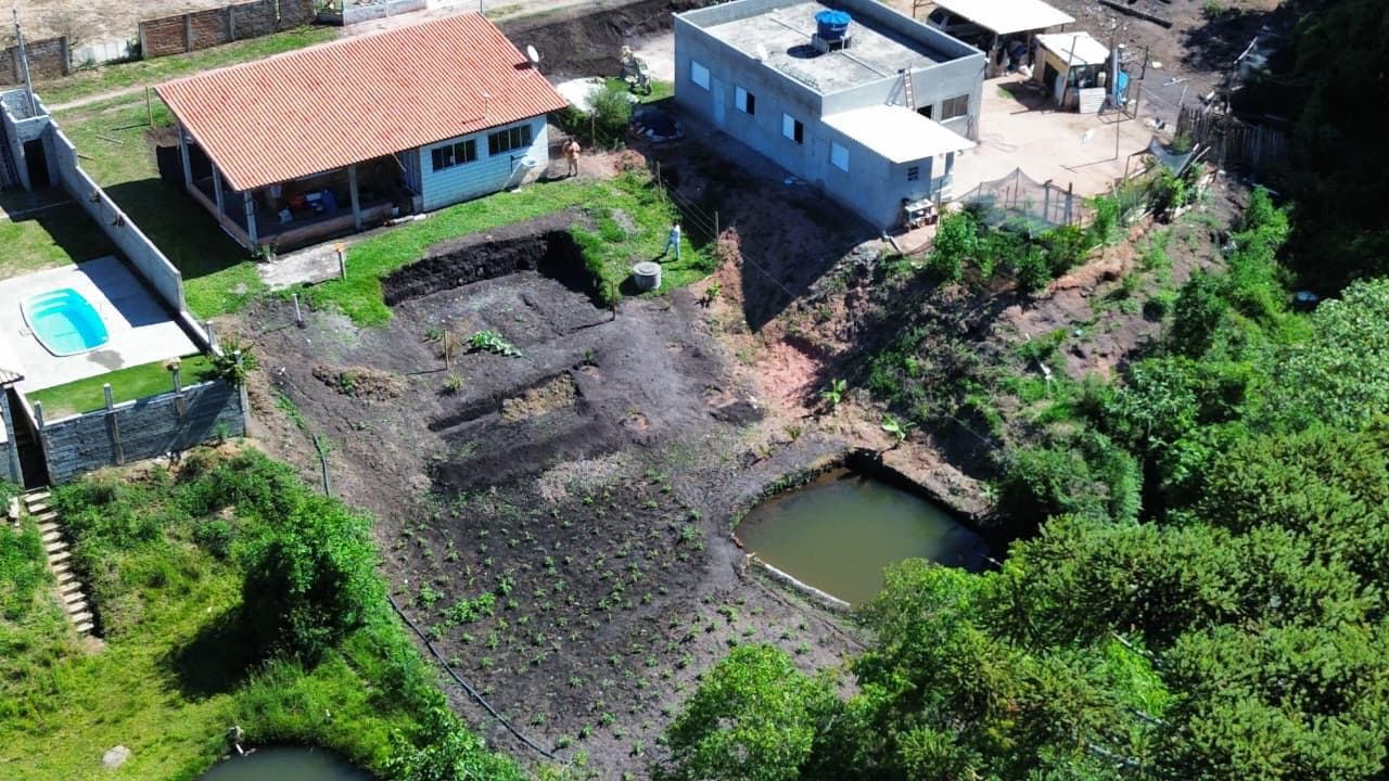 🌿 CHÁCARA À VENDA – TOLEDO/MG | VISTA INCRÍVEL E ÁGUA EM ABUNDÂNCIA 💧🌿 Área total: 1.025 m²