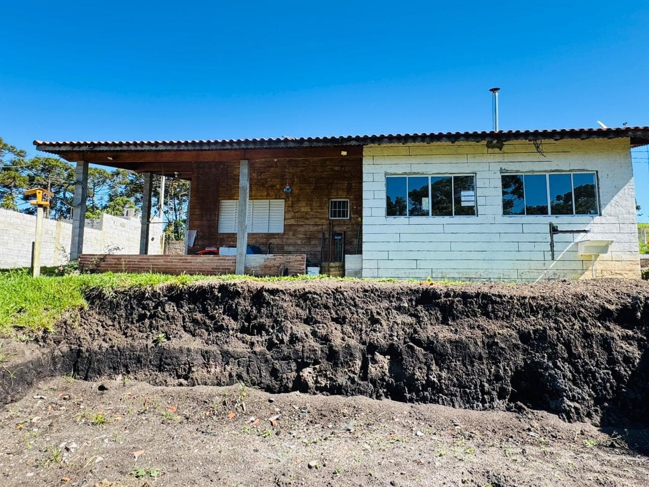 🌿 CHÁCARA À VENDA – TOLEDO/MG | VISTA INCRÍVEL E ÁGUA EM ABUNDÂNCIA 💧🌿 Área total: 1.025 m²