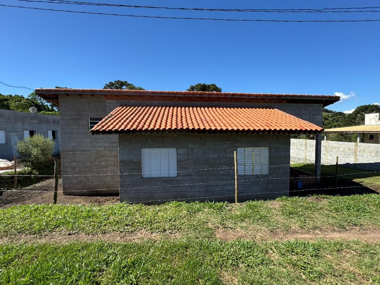 🌿 CHÁCARA À VENDA – TOLEDO/MG | VISTA INCRÍVEL E ÁGUA EM ABUNDÂNCIA 💧🌿 Área total: 1.025 m²