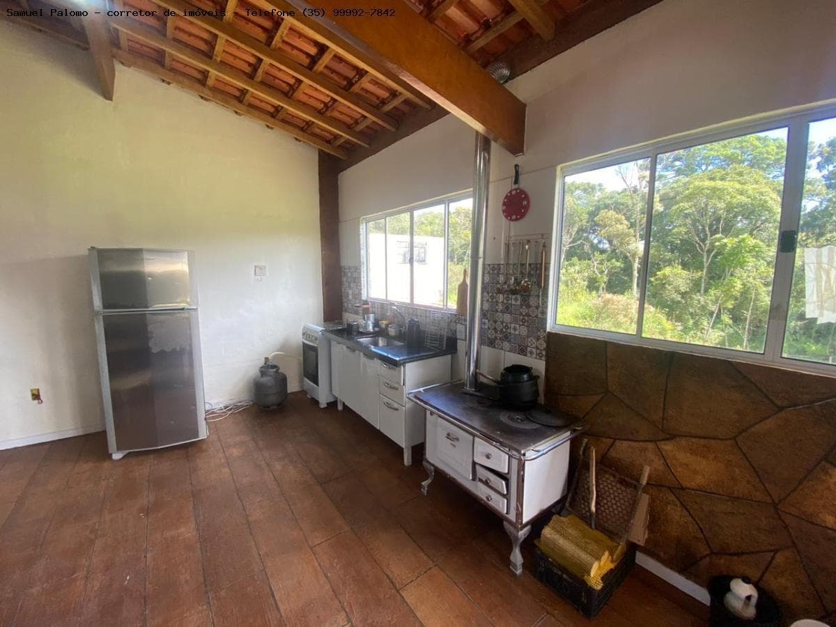 🌿 CHÁCARA À VENDA – TOLEDO/MG | VISTA INCRÍVEL E ÁGUA EM ABUNDÂNCIA 💧🌿 Área total: 1.025 m²