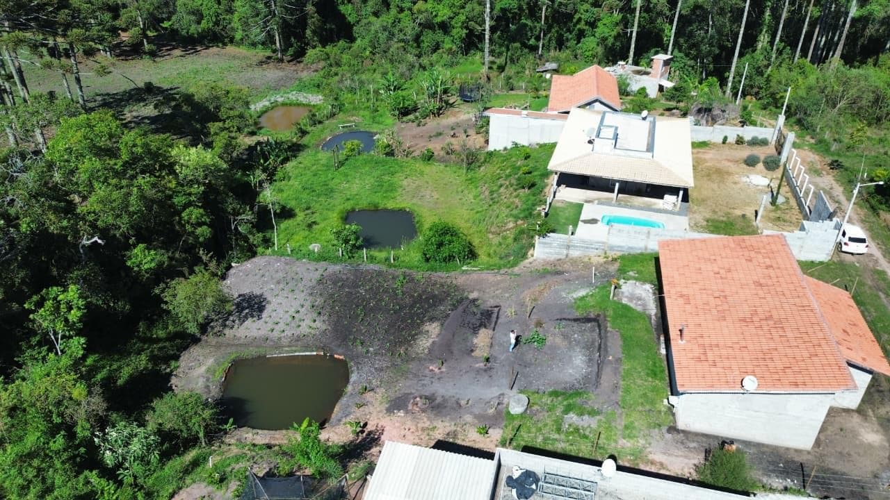 🌿 CHÁCARA À VENDA – TOLEDO/MG | VISTA INCRÍVEL E ÁGUA EM ABUNDÂNCIA 💧🌿 Área total: 1.025 m²