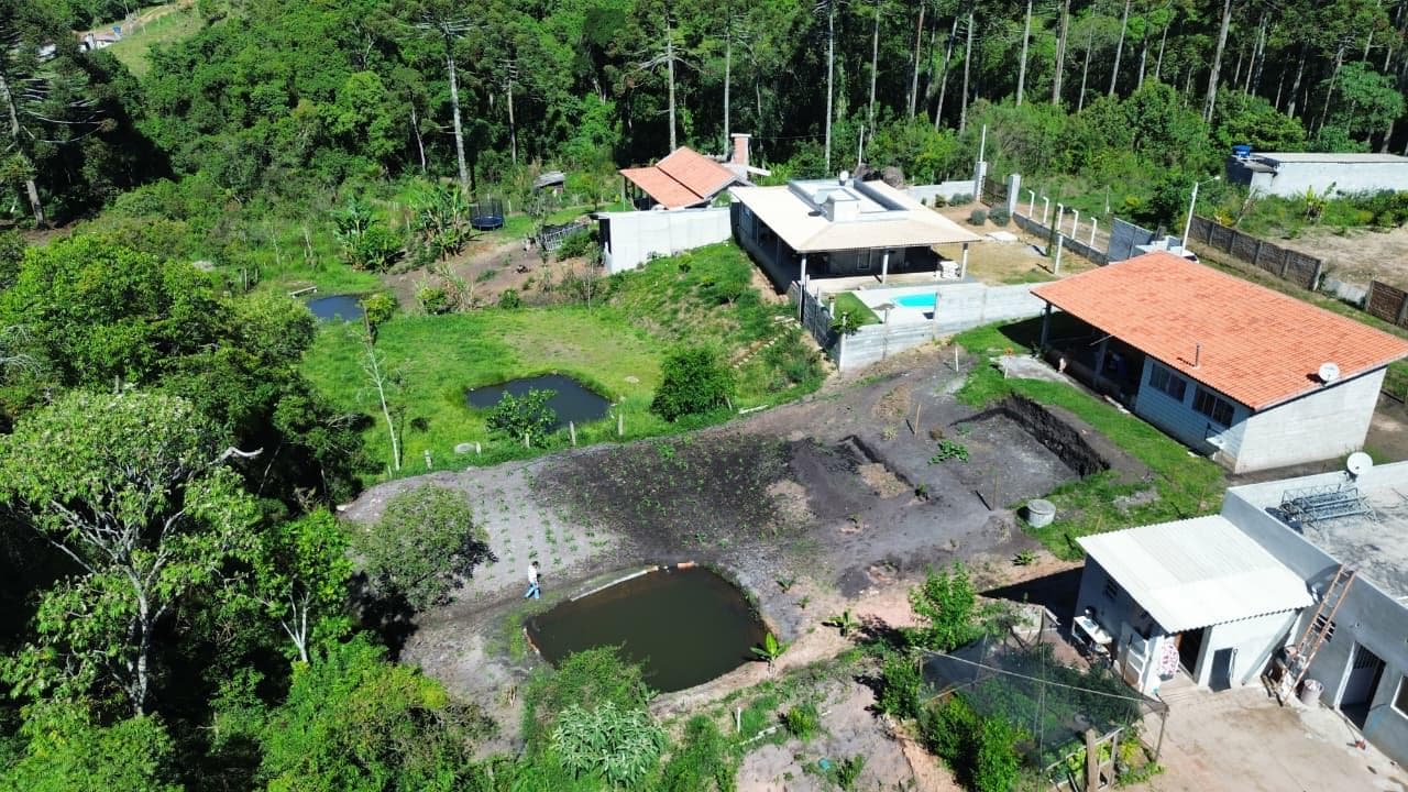 🌿 CHÁCARA À VENDA – TOLEDO/MG | VISTA INCRÍVEL E ÁGUA EM ABUNDÂNCIA 💧🌿 Área total: 1.025 m²