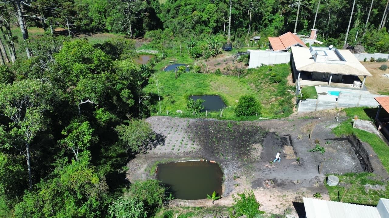 🌿 CHÁCARA À VENDA – TOLEDO/MG | VISTA INCRÍVEL E ÁGUA EM ABUNDÂNCIA 💧🌿 Área total: 1.025 m²