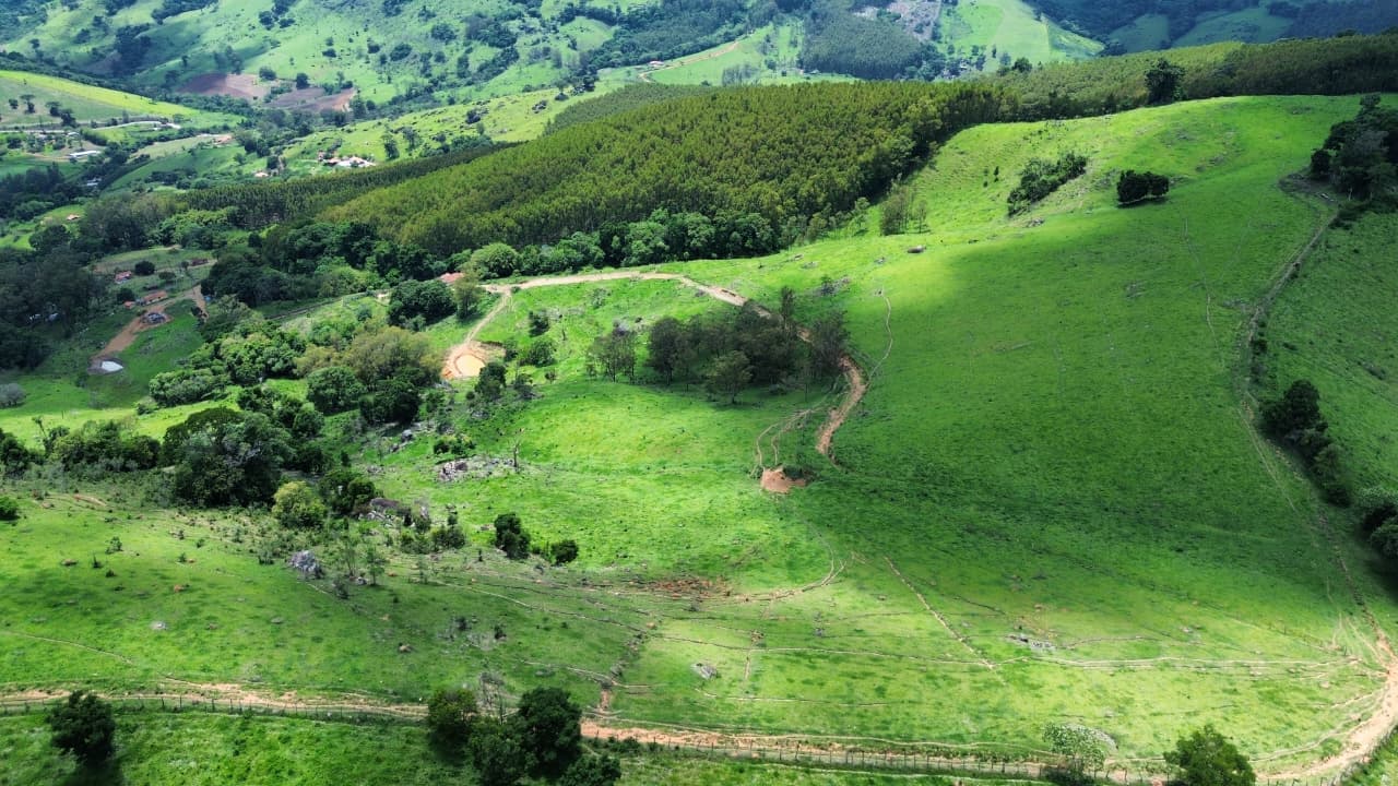 🌄 SÍTIO À VENDA – MUNHOZ/MG