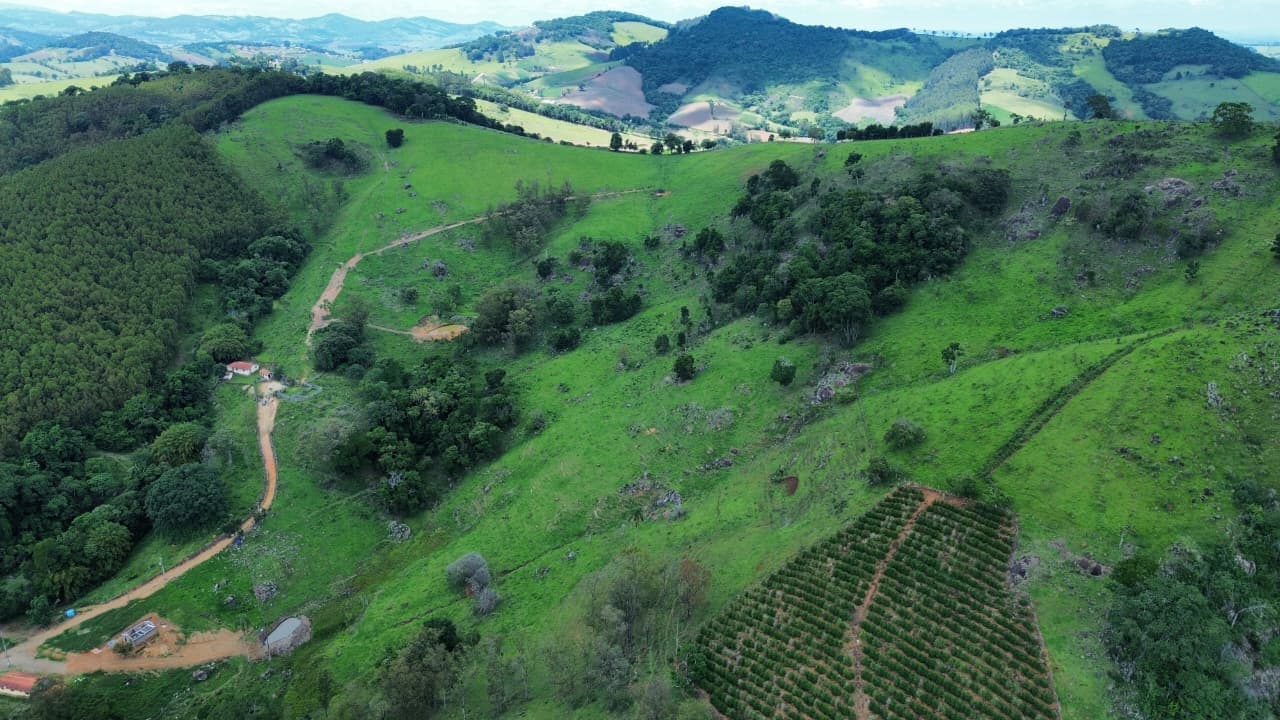 🌄 SÍTIO À VENDA – MUNHOZ/MG