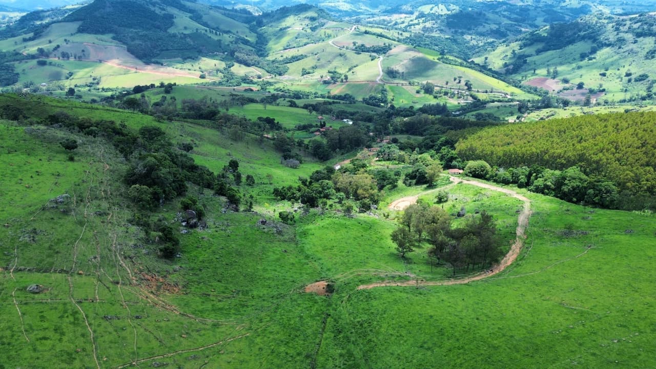 🌄 SÍTIO À VENDA – MUNHOZ/MG