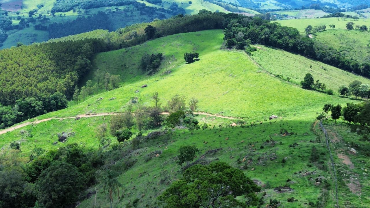 🌄 SÍTIO À VENDA – MUNHOZ/MG