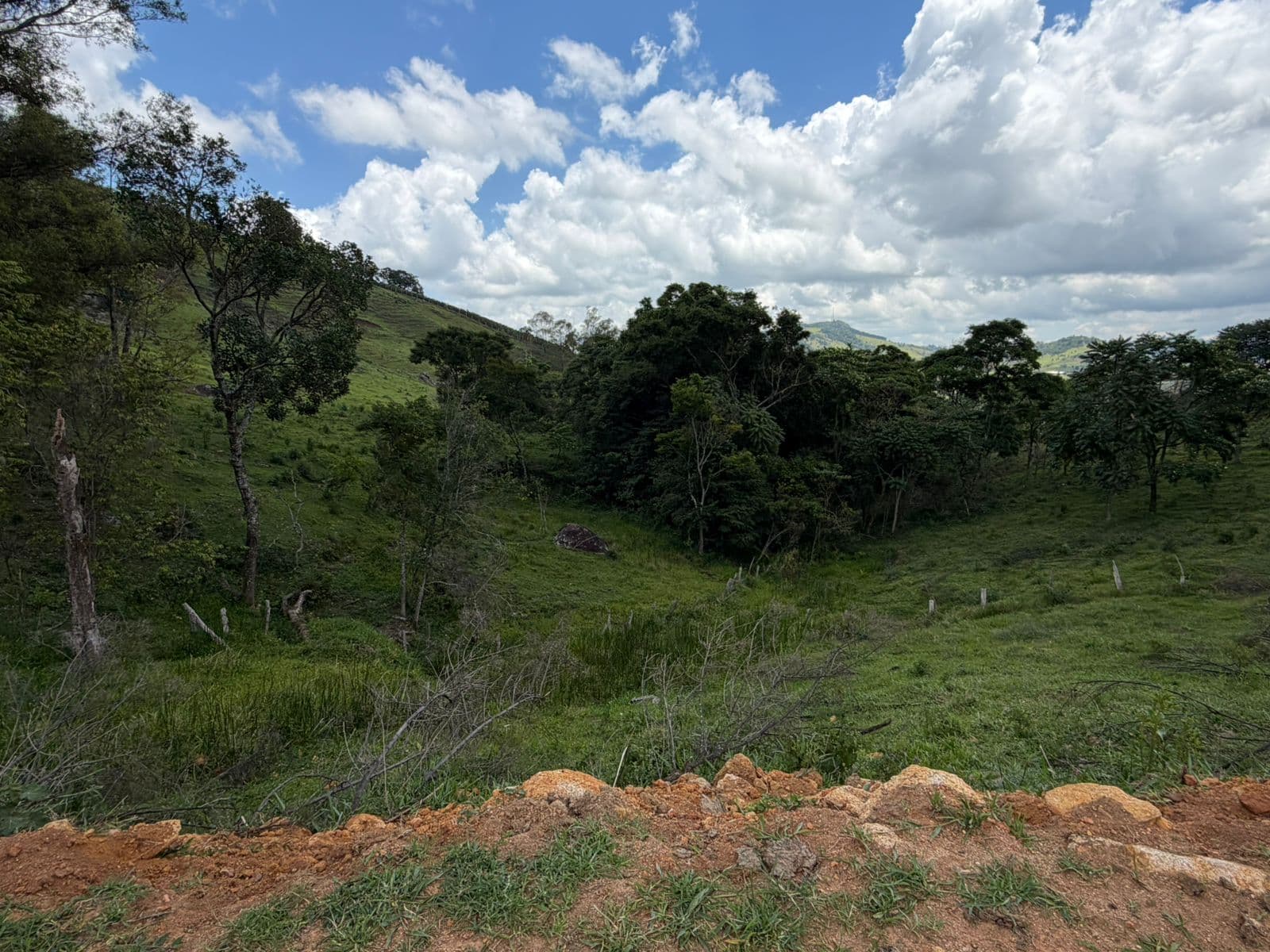 🌄 SÍTIO À VENDA – MUNHOZ/MG
