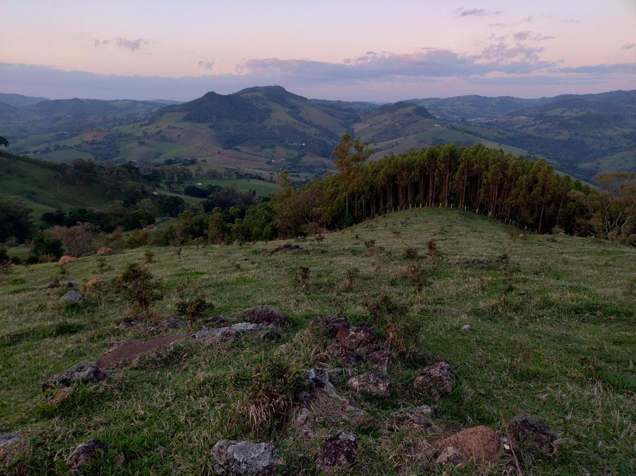 🌄 SÍTIO À VENDA – MUNHOZ/MG