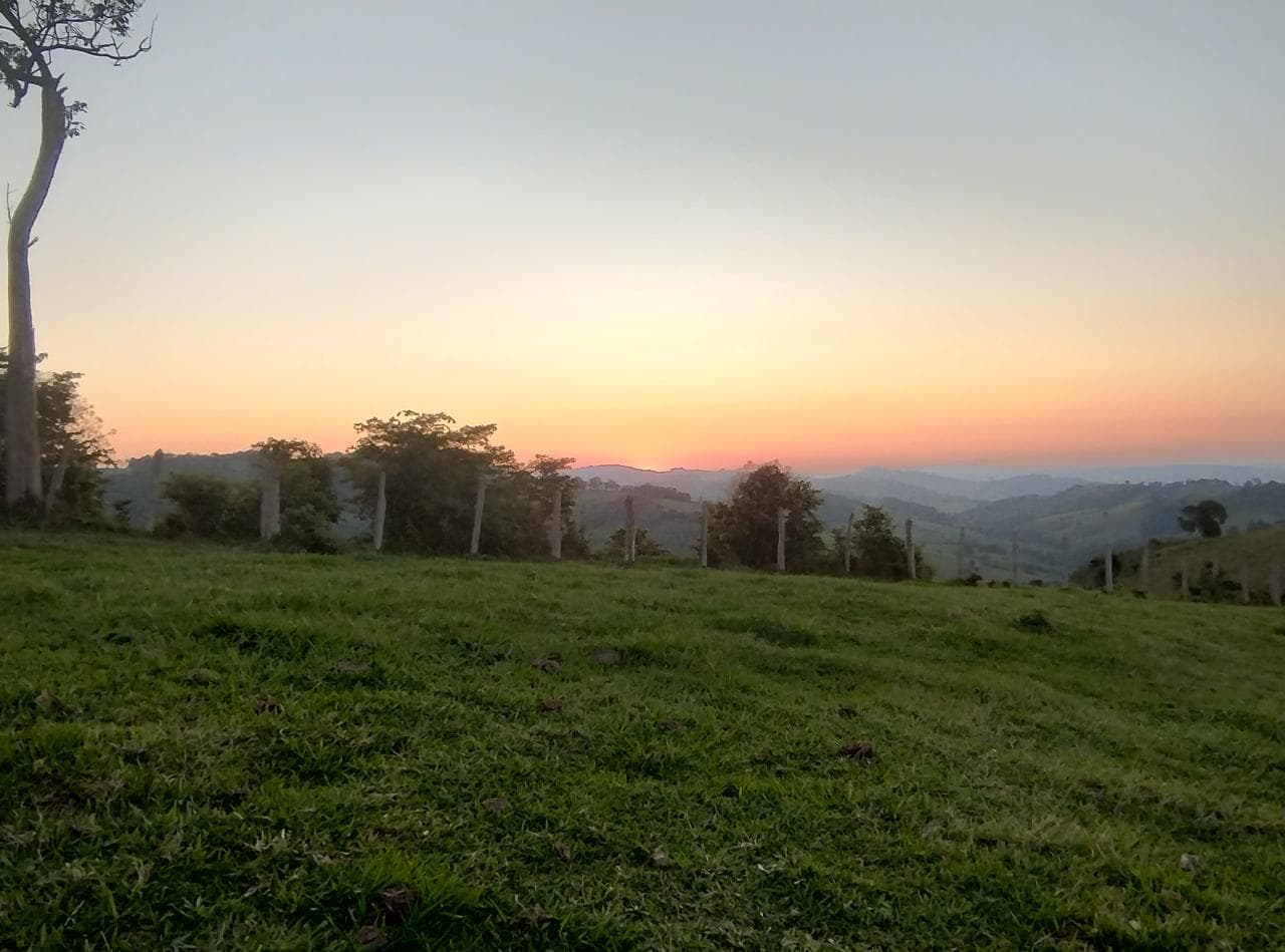 🌄 SÍTIO À VENDA – MUNHOZ/MG